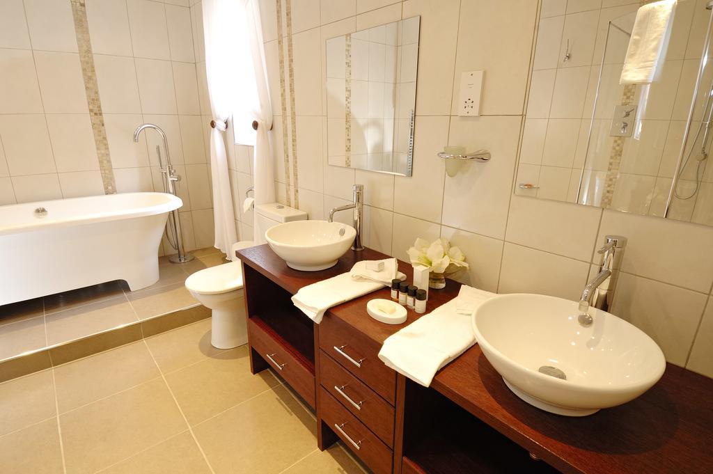 White Sails Stratford-upon-Avon Room photo